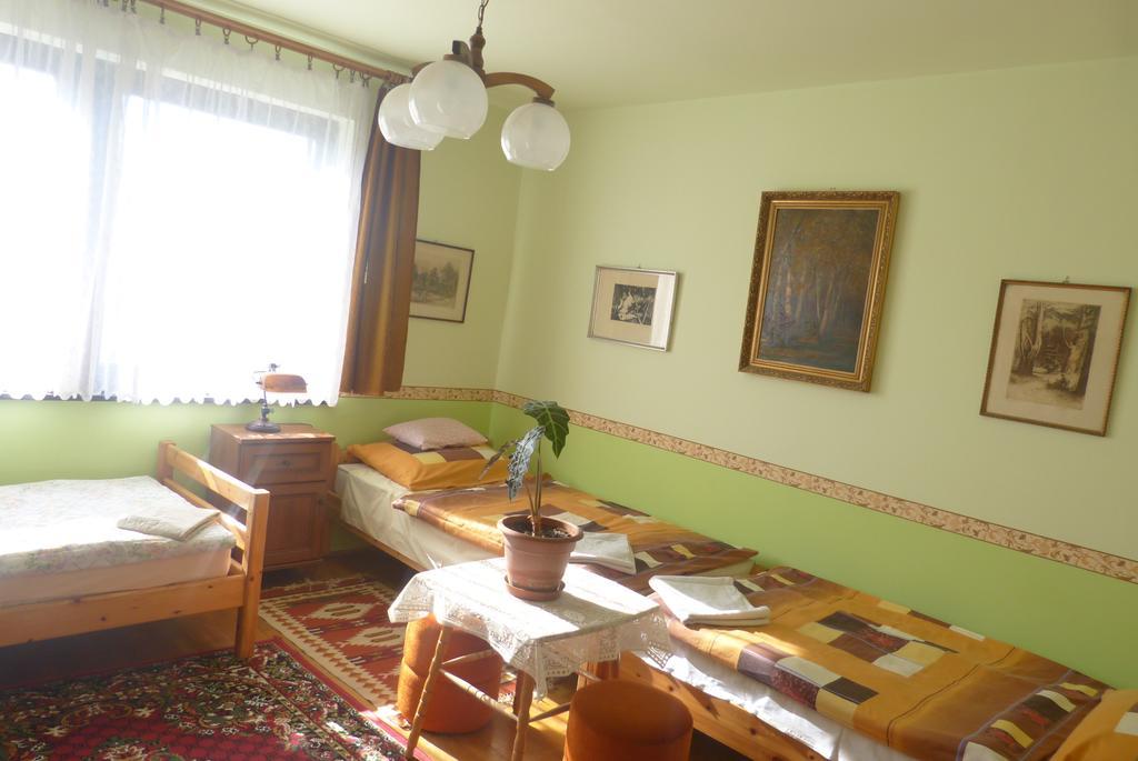 Familia Panzio Hotel Pannonhalma Room photo
