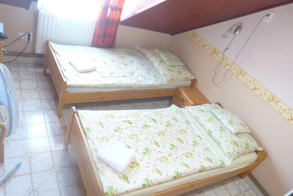Familia Panzio Hotel Pannonhalma Room photo